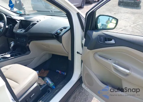 2019 Ford Escape Titanium z USA, uszkodzony, nr VIN 1FMCU9J98KUB43238